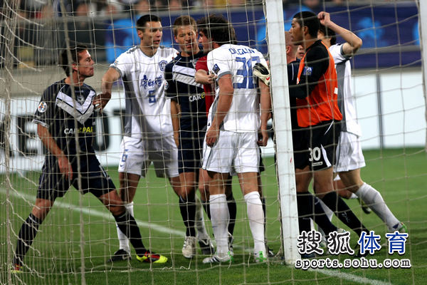  马赛德比战火药味十足 双方冲突不断三人染红离场  